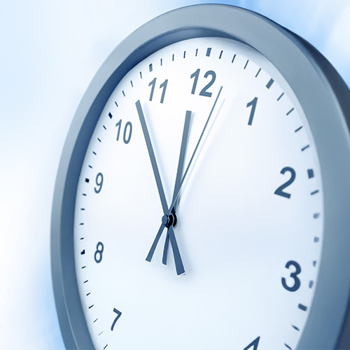 糸リフト施術後のダウンタイムを示す時計のイメージ